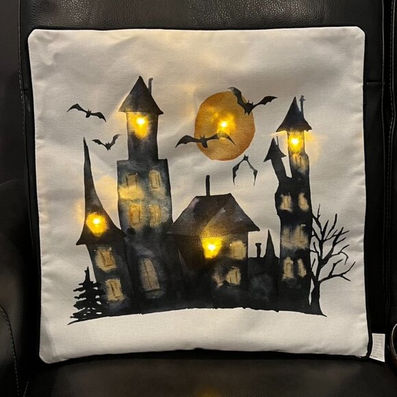 NWT THRO by Marlo Lorenz Haunted House Light-Up Pillow Cover. 20" x 20" - Picture 1 of 8